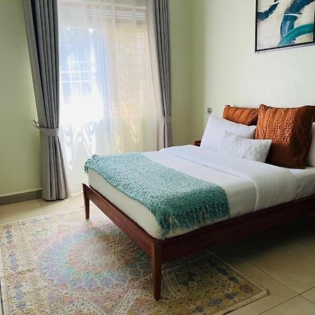 Alsander Homes Peach Bweyogerere Esterno foto