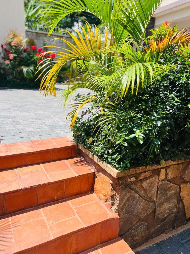 Alsander Homes Peach Bweyogerere Esterno foto